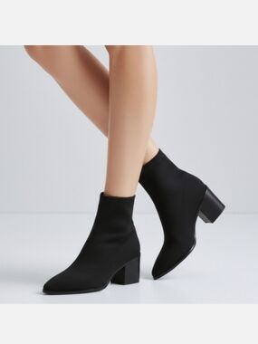 ASOS DESIGN  Heeled Chelsea Boot In Ribbed Black Knit Size 8